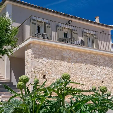 Luxury Seafront Liberty With Pool In