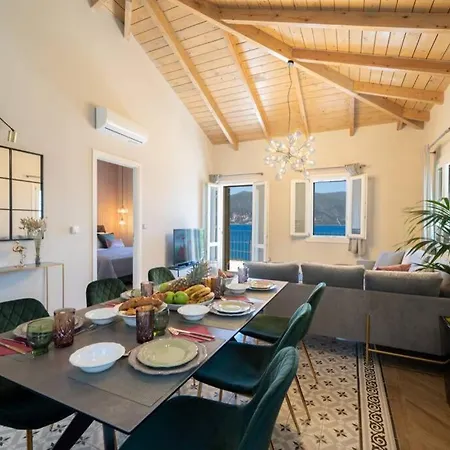 Villa Luxury Seafront Liberty With Pool In *