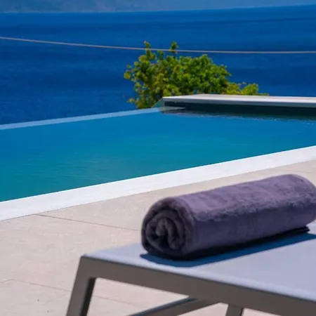 Luxury Seafront Liberty With Pool In *