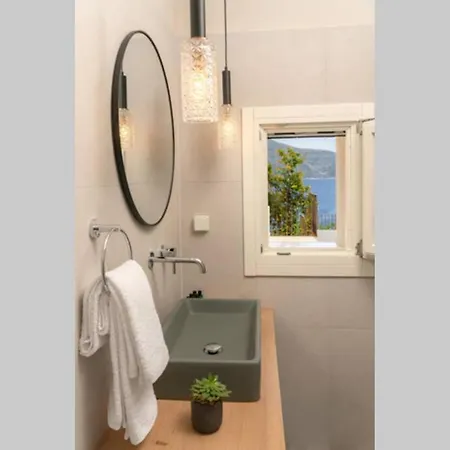 Villa Luxury Seafront Liberty With Pool In *