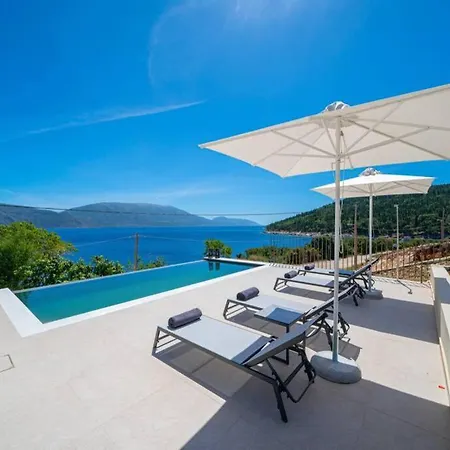 Luxury Seafront Liberty With Pool In Villa Fiskardo