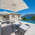 Villa Luxury Seafront Liberty With Pool In
