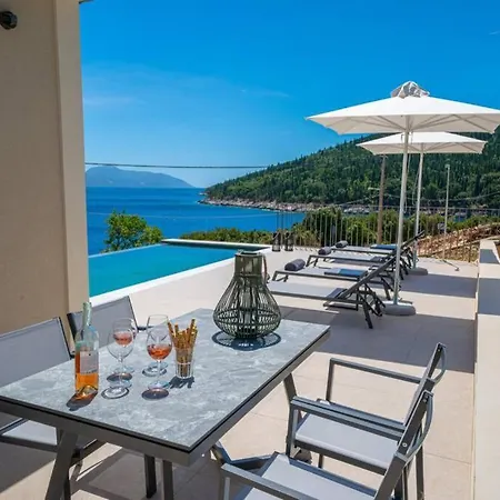 Luxury Seafront Liberty With Pool In فيلة *