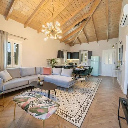 فيلة Luxury Seafront Liberty With Pool In