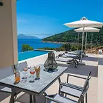 Luxury Seafront Liberty With Pool In Villa *