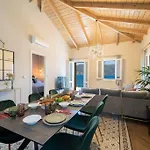 Villa Luxury Seafront Liberty With Pool In *