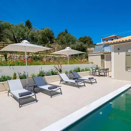 Luxury Seafront Liberty With Pool In *