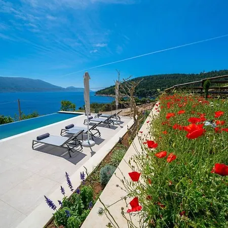 Vila Luxury Seafront Liberty With Pool In Fiskardo