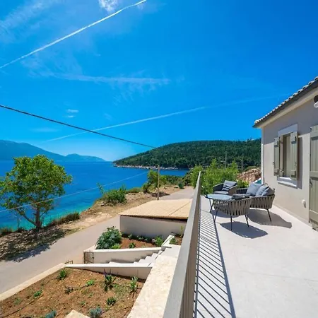 וילה Luxury Seafront Liberty With Pool In