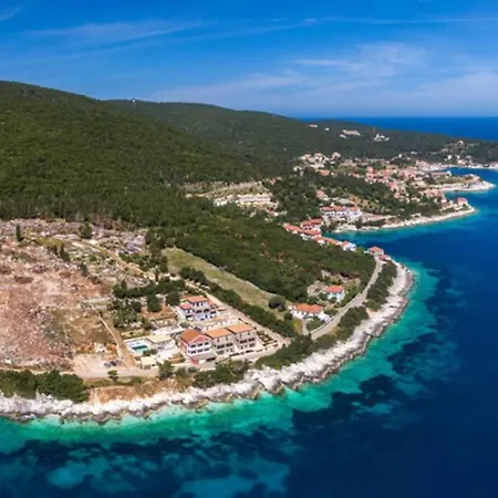 Luxury Seafront Liberty With Pool In Vilă Fiskardo