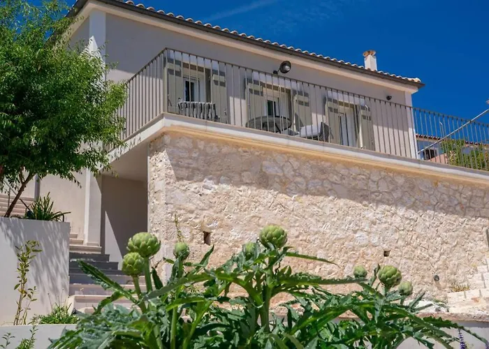 Luxury Seafront Liberty With Pool In