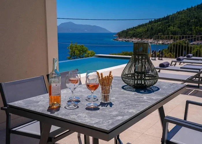 Villa Luxury Seafront Liberty With Pool In *