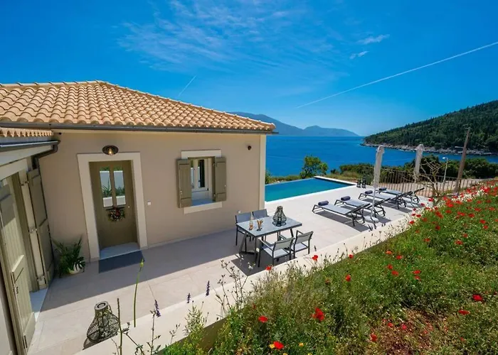 Luxury Seafront Liberty With Pool In Villa *