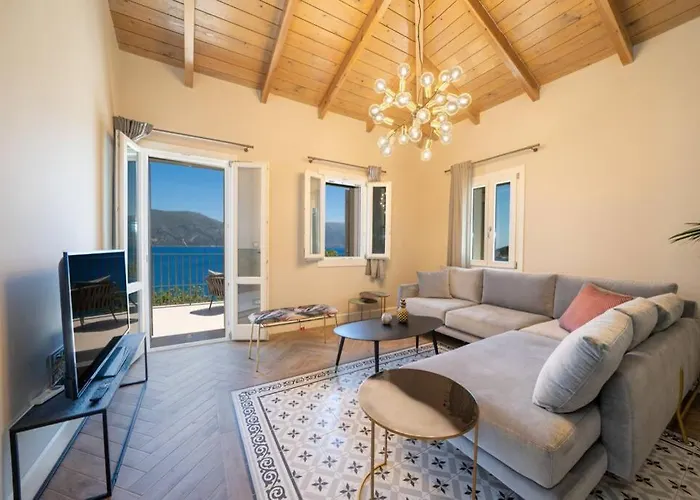 Luxury Seafront Liberty With Pool In Villa