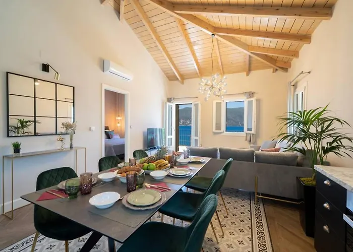 Villa Luxury Seafront Liberty With Pool In *