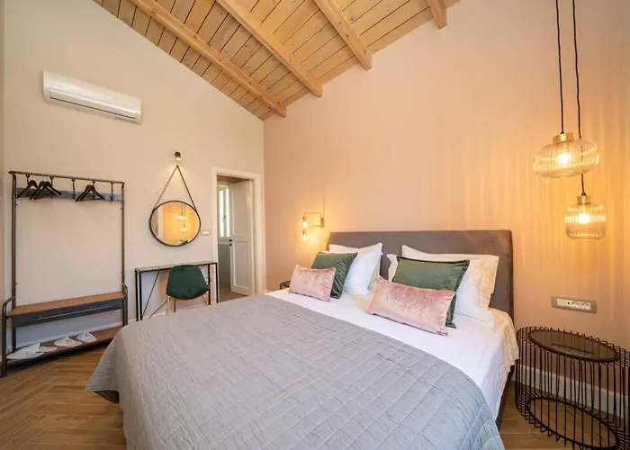 Luxury Seafront Liberty With Pool In