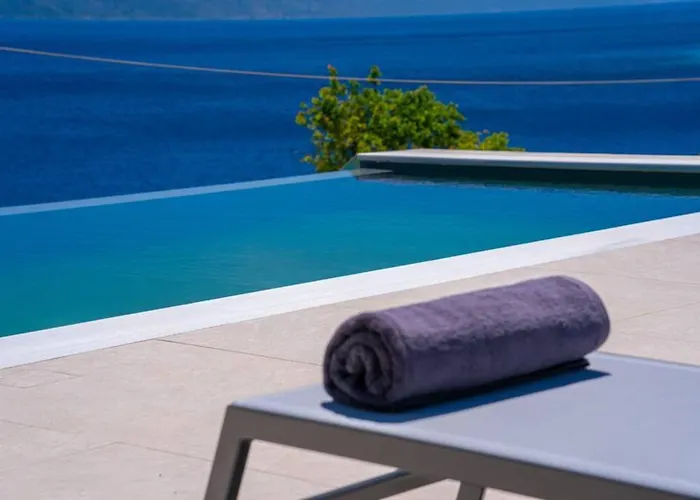 Luxury Seafront Liberty With Pool In *