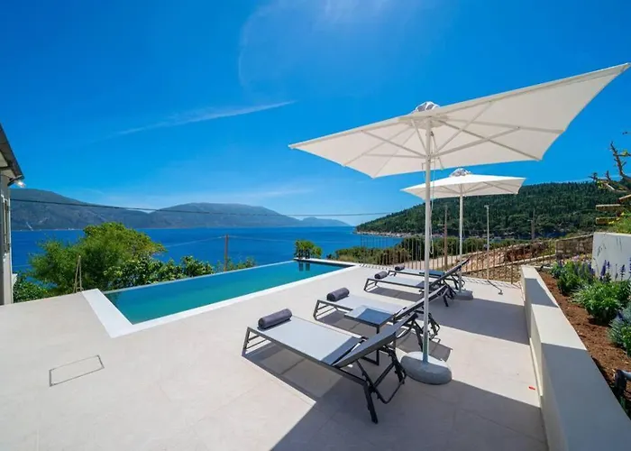 Luxury Seafront Liberty With Pool In Villa Fiskardo